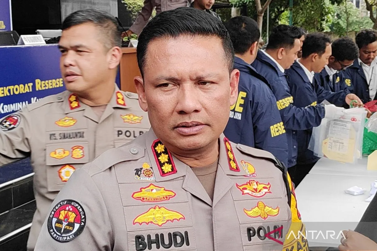 Kabid humas polda metro jaya kombes pol budi hermanto saat ditemui di mapolda metro jaya rabu 17122025 Antarailham kausar